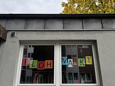 Die Flohstube ist der hauseigene Flohmarkt der Carsten-Stiftung.